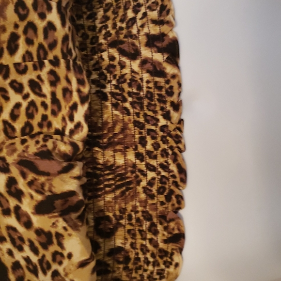 Karen Kane sleeveless blouse size S.  Animal leopard print. New with tags - Picture 5 of 7